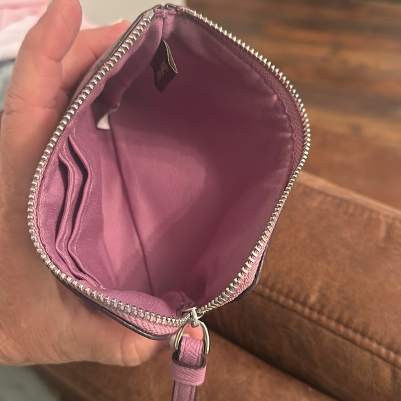 Coach Wristlet In Great Used Condition… - Picture 3 of 3